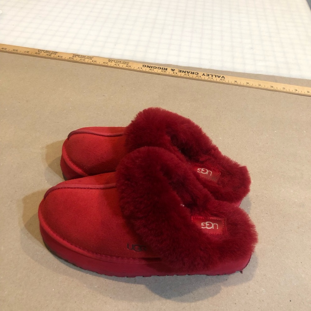 RED UGG classic slipper size 8